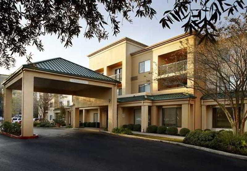 Courtyard Lafayette Airport Hotel Exterior photo